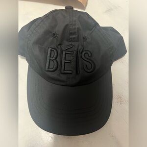 The Beisball Cap in Black